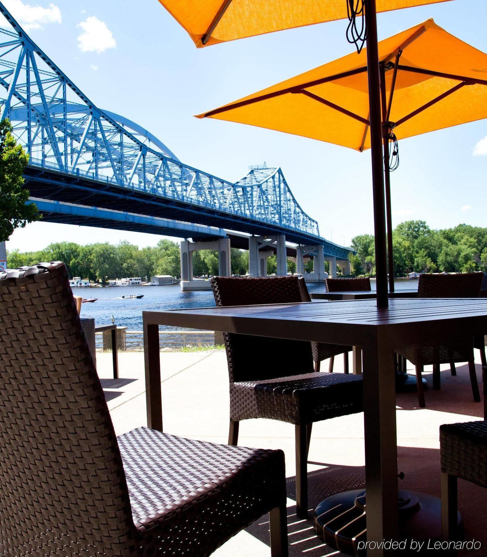 Courtyard La Crosse Downtown/Mississippi Riverfront Exterior photo